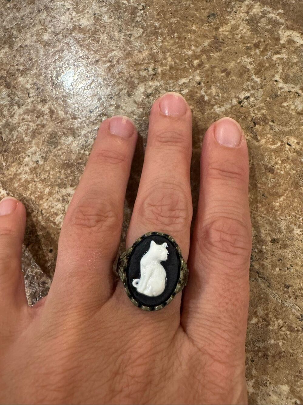 Vintage Style White Cat Cameo Ring Size 7 Gothic Halloween Filigree